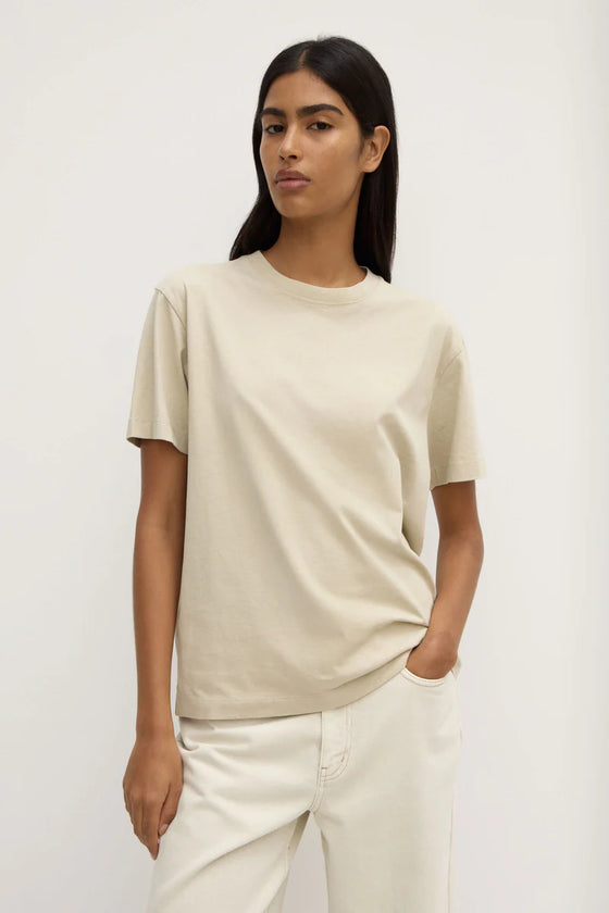 Organic Base Tee Sandstone