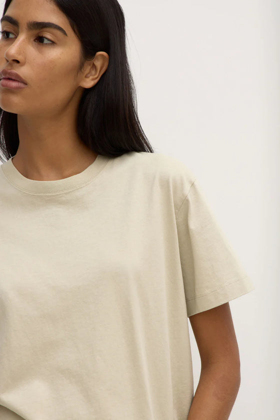 Organic Base Tee Sandstone