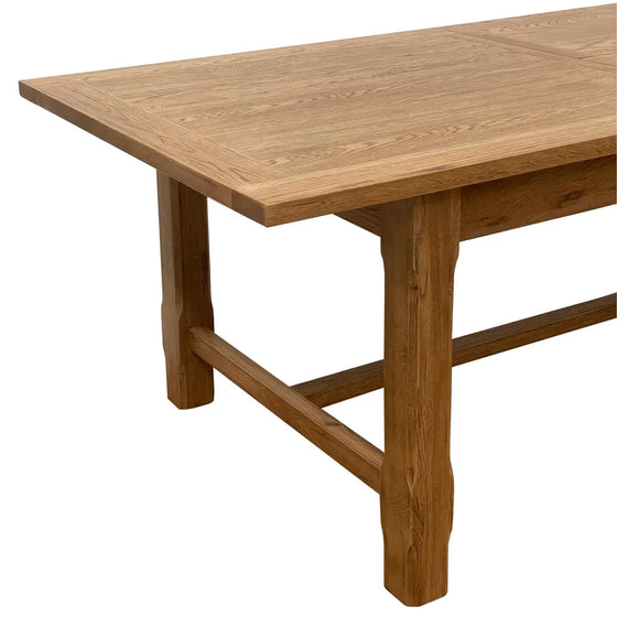 Balmoral Extendable Oakwood Table